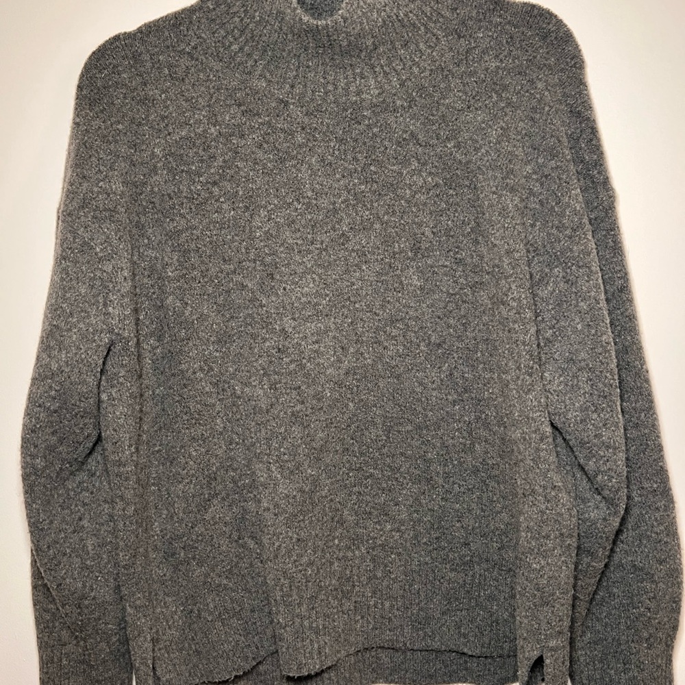 Uniqlo Gray Turtleneck Sweater